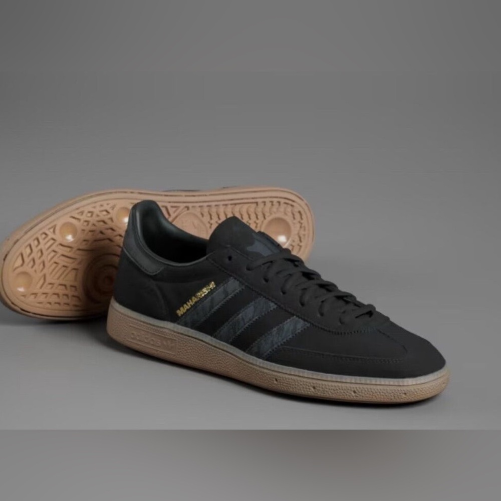 Adidas Handball Spezial in Core Black / Carbon / Gum
